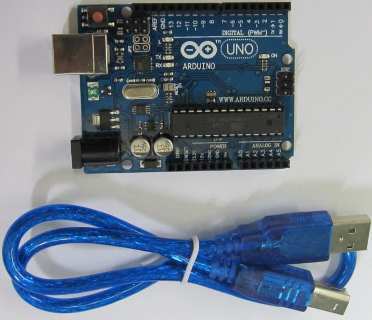 Arduino y cable USB