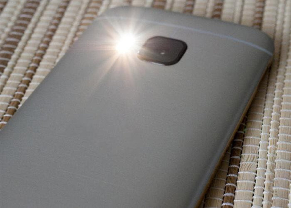 Flashlight-Smartphone-700x500