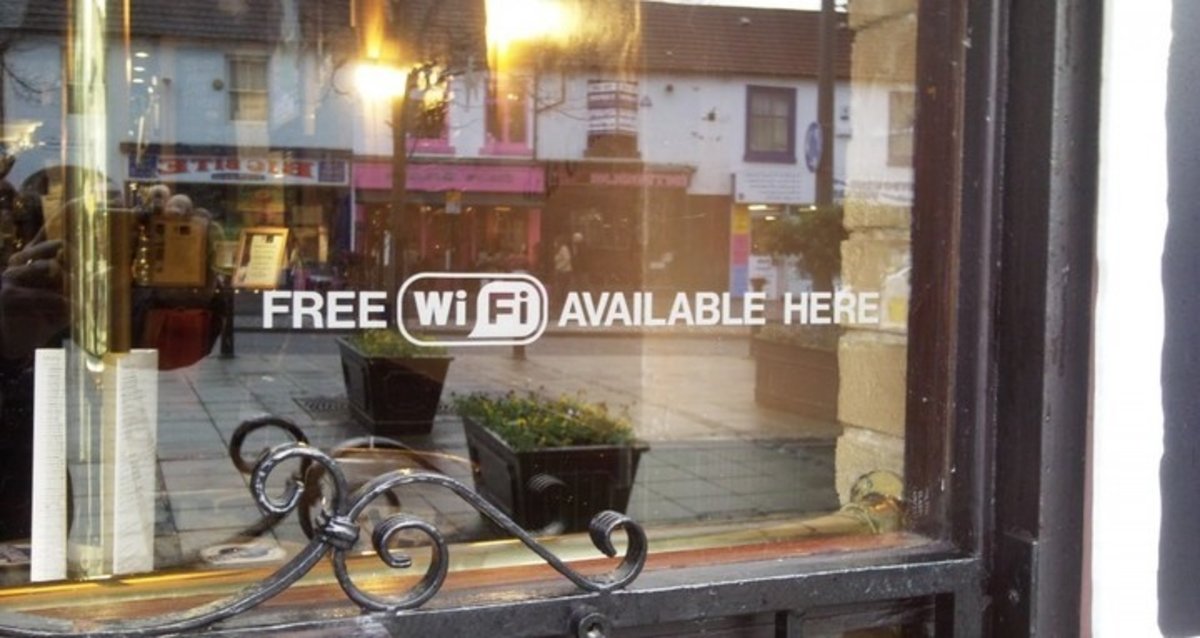 4 inconvenientes (algunos peligrosos) de conectarse a una red Wi-Fi pública