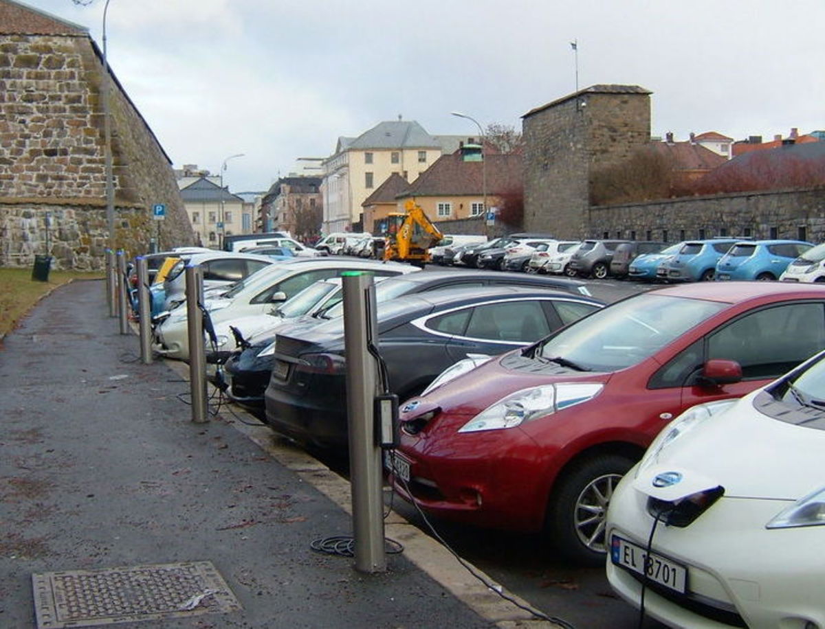 Los coches eléctricos contaminan menos hasta utilizando energía extraída de peor calidad