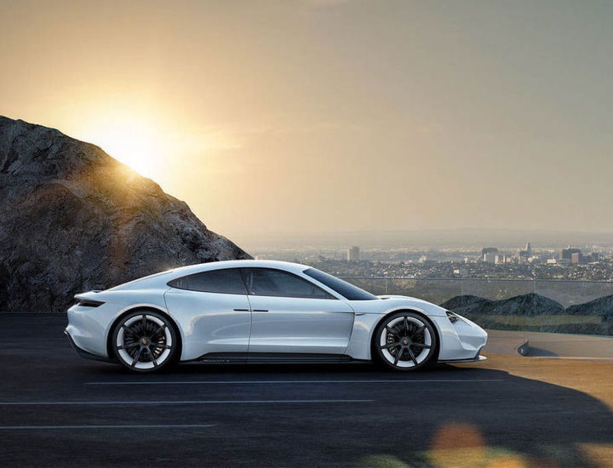 Porsche espera que su rentabilidad caiga con la llegada del coche eléctrico
