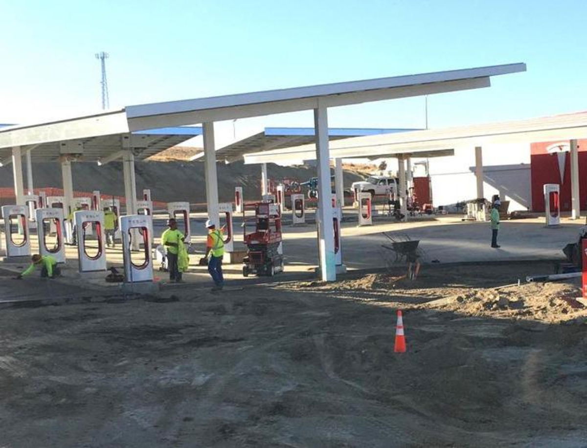 Tesla quiere llevar al siguiente nivel las estaciones Supercharger