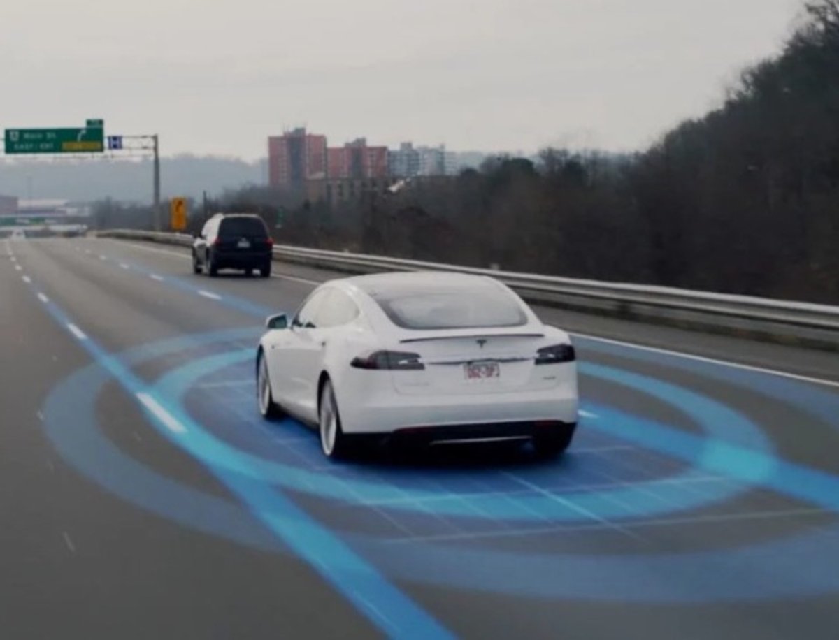 Así funciona el Autopilot 2 de Tesla, el sistema de conducción autónoma más esperado