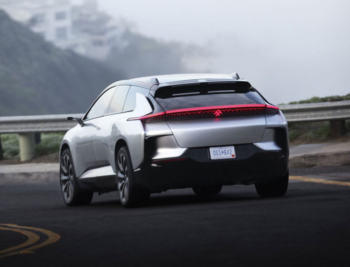 Descabezada Faraday Future, el futuro competidor de Tesla será EVELOZCITY