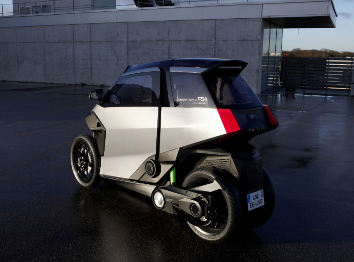 PSA presenta un triciclo urbano que anticipa cómo será la movilidad del futuro