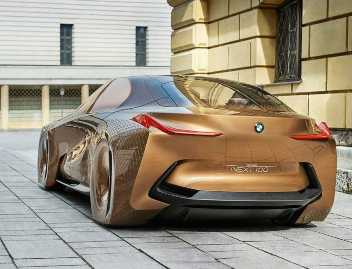 BMW aprovecha el Salón de Detroit para echar un pulso al Model 3 de Tesla
