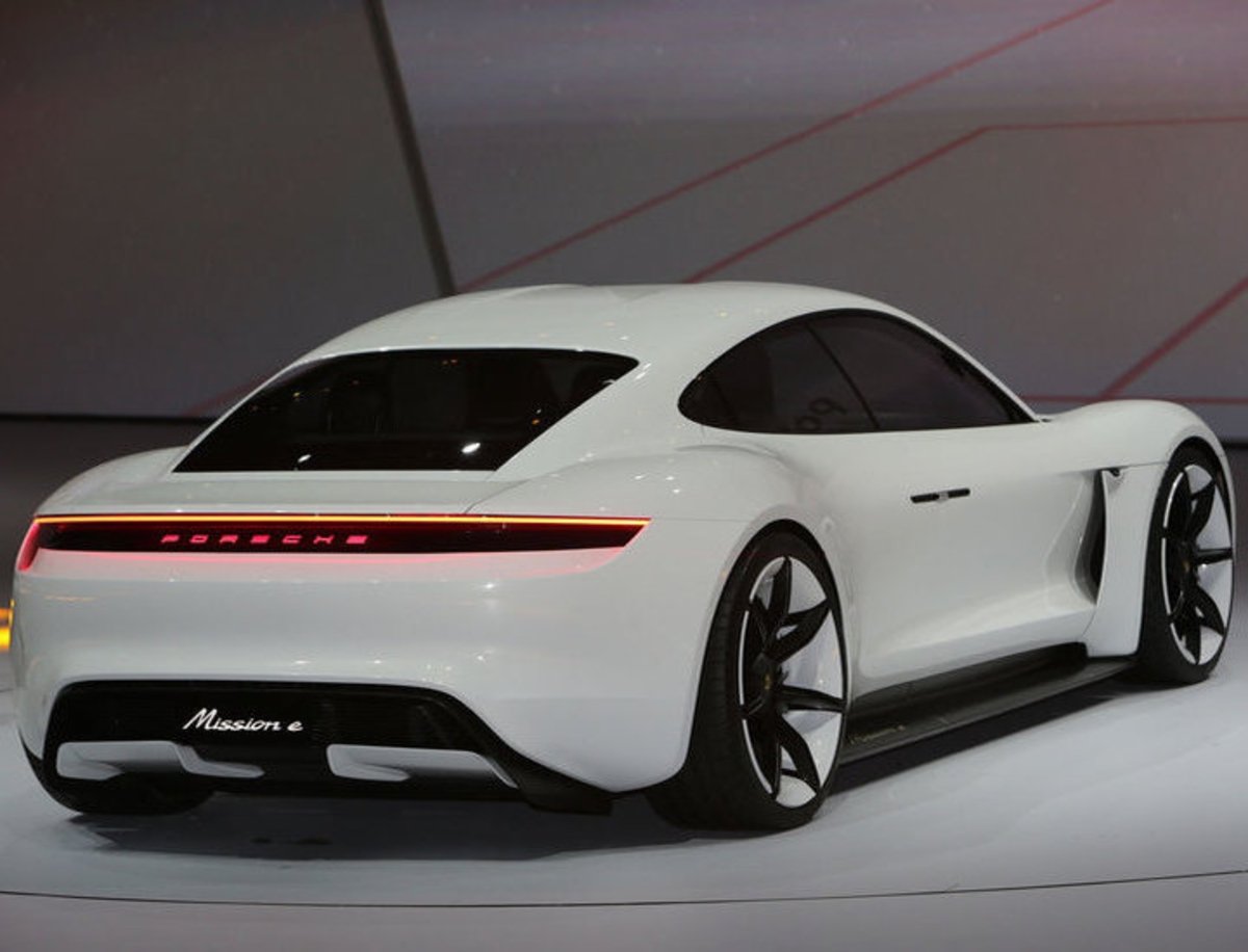 El Porsche Mission E vendrá con diferentes versiones eléctricas para todas las necesidades