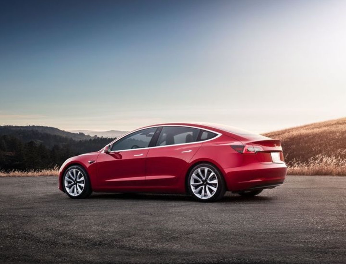 Estos son los detalles que todavía debe pulir el Tesla Model 3 según un propietario