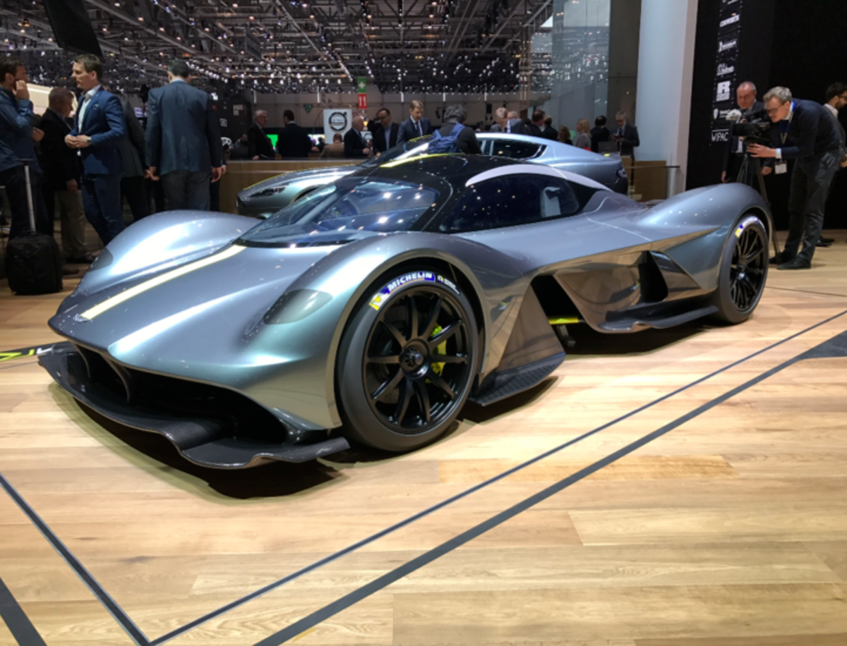 Si no tienes capacidad para producir un coche eléctrico, asóciate con una marca china