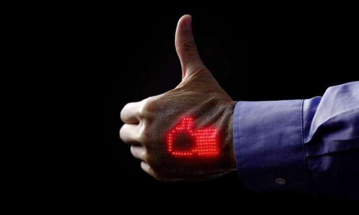 Esta innovadora piel sintética se pega a tu mano para mostrar tus signos vitales