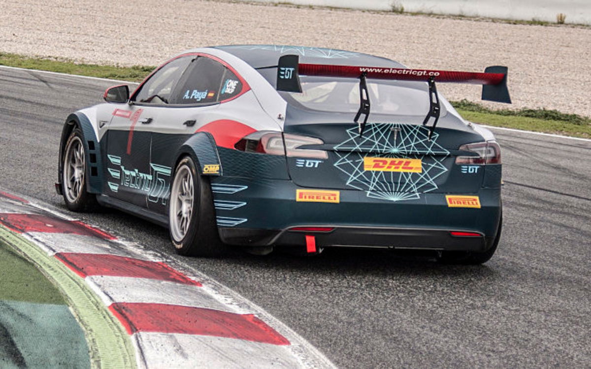 La Electric GT está más cerca, el Tesla Model S P 100D sí puede ser un coche de carreras