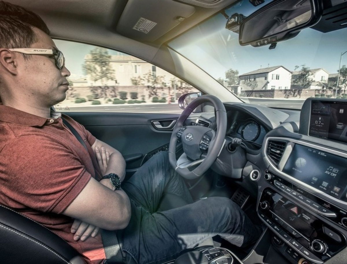 Incentivos al coche autónomo, la estrategia para dejar sin conducir al ser humano