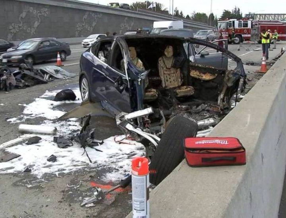 Nuevos datos del accidente del Tesla Model X apuntan al Autopilot como culpable