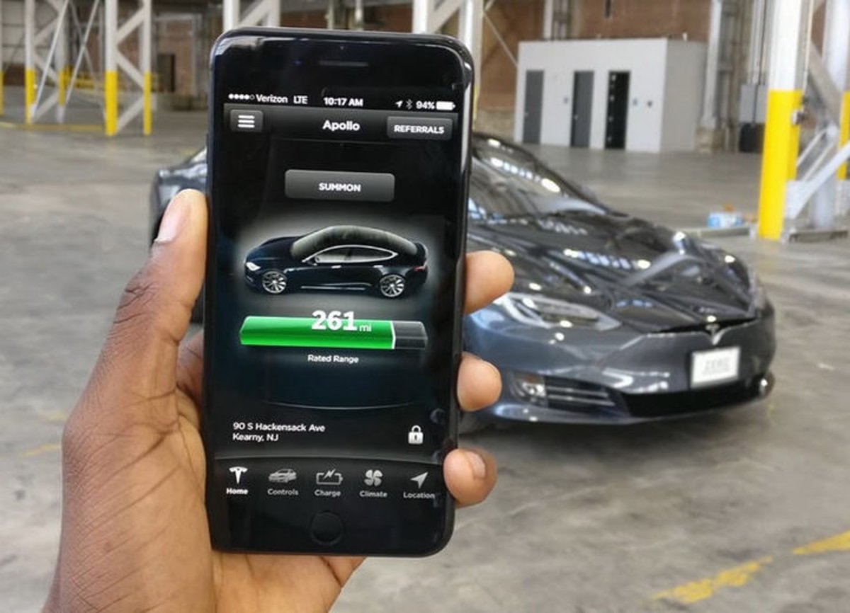 La app de Tesla deja de funcionar e impide a los usuarios usar sus coches