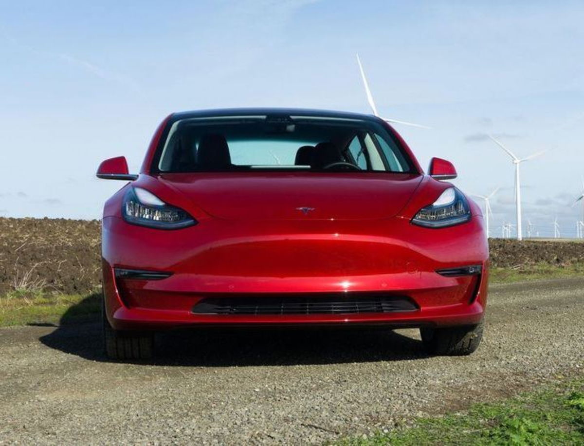 Tesla suspende la producción del Model 3 por unos días, ¿a qué está jugando el fabricante?