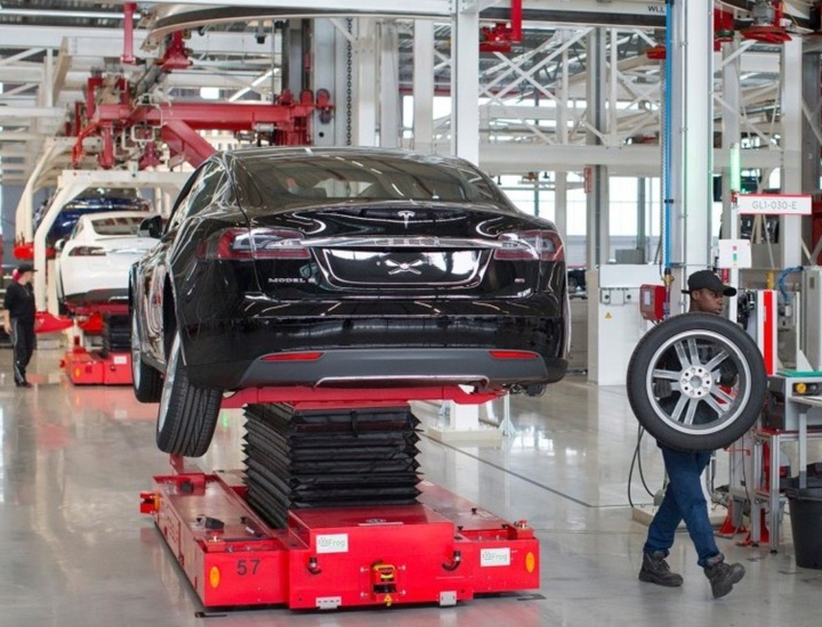 En la producción de automóviles, ¿mano de obra o robotización? Tesla tiene la respuesta