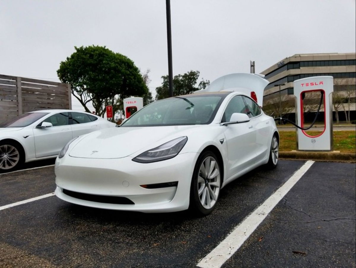 Tesla ya produce 500 Model 3 al día, ¿cuándo llegará a las 5.000 semanales?