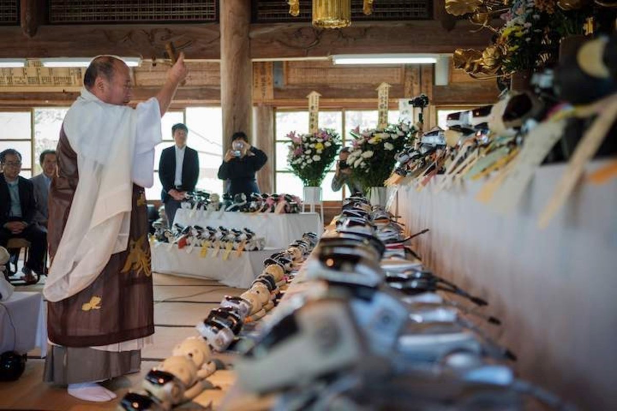 Made in Japón: Funeral multitudinario en un templo budista para 114 perros robot Aibo