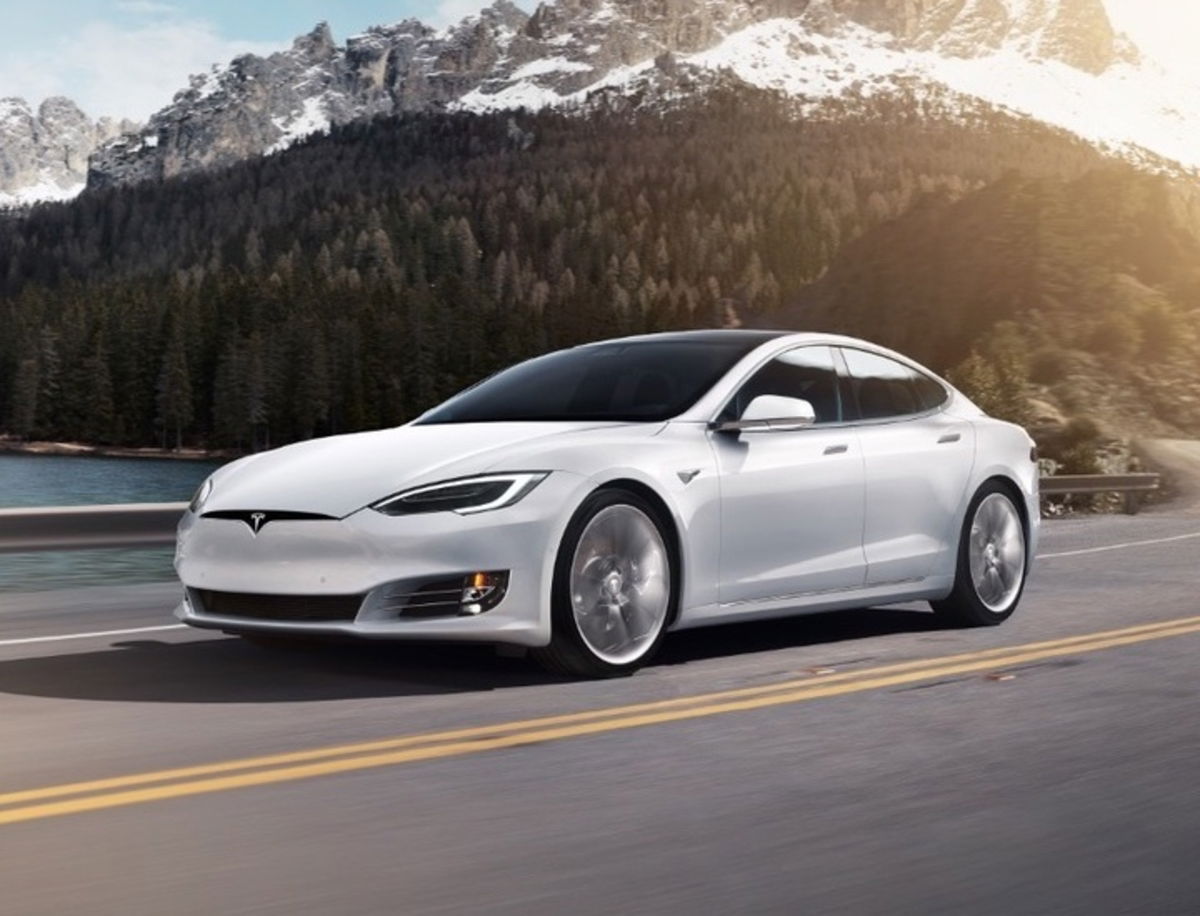 La aseguradora Liberty lanza una póliza muy barata para Tesla, ¿qué detalles esconde?