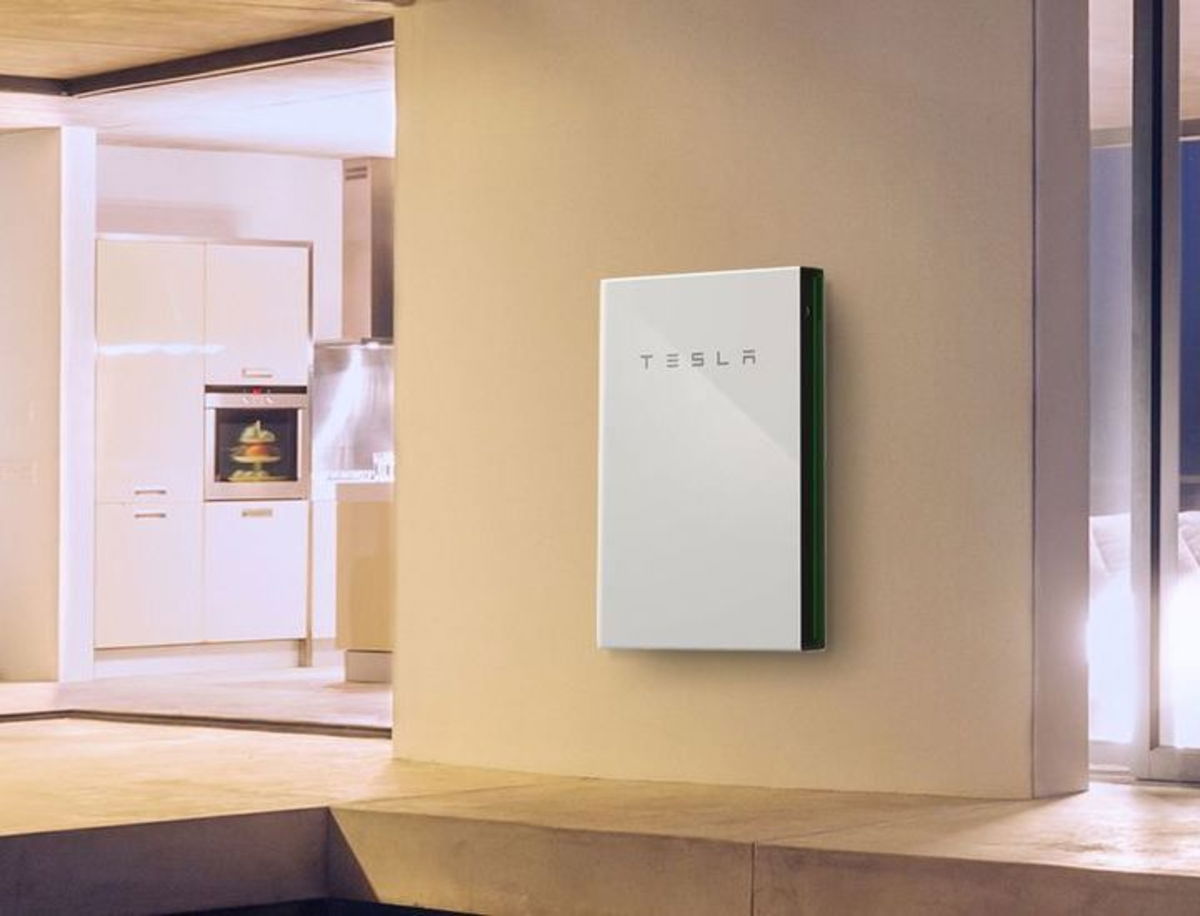 Holaluz comercializará la batería doméstica Powerall 2 de Tesla en España