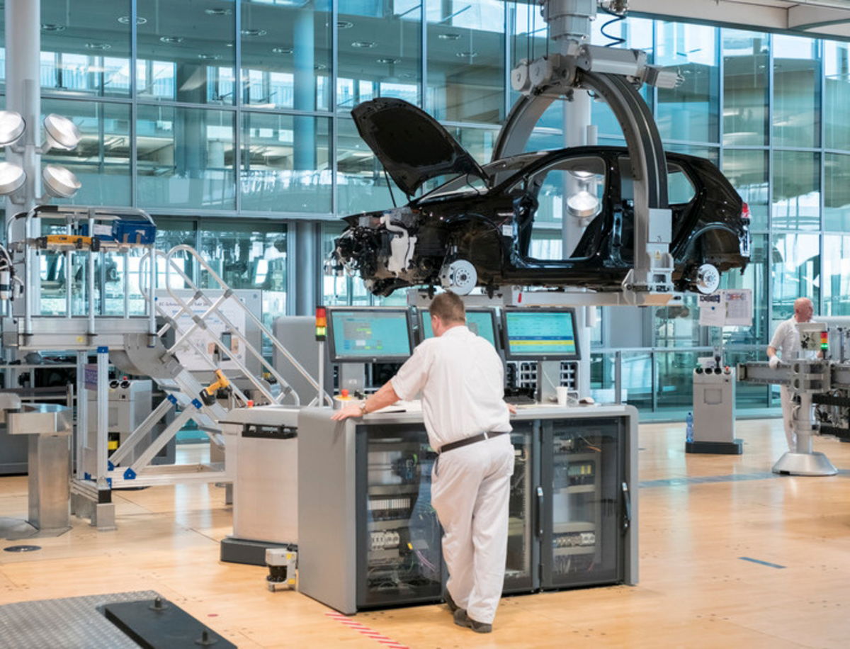 Así es como se produce el e-Golf en la Factoría de Cristal de Volkswagen