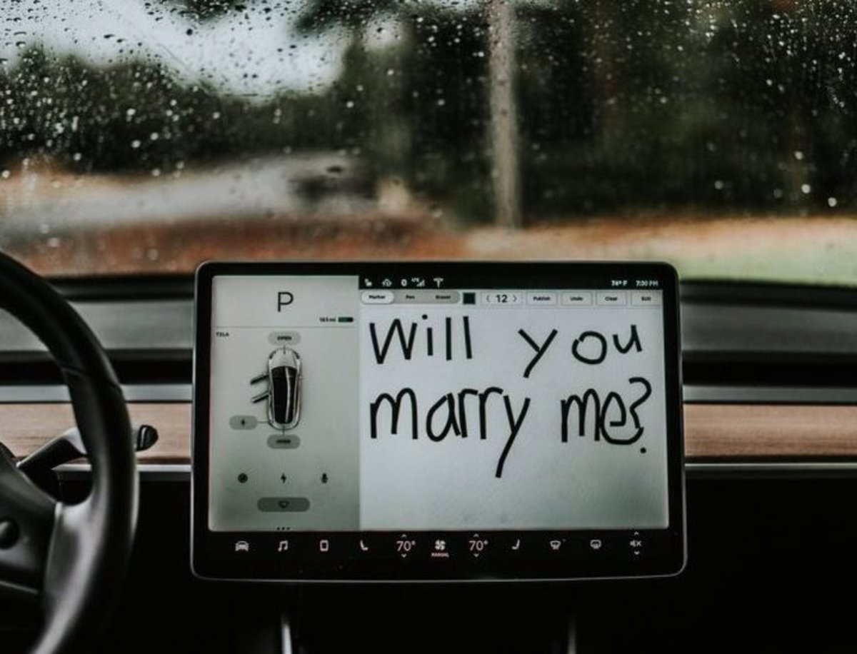 ¿Alguna idea para pedir matrimonio a tu pareja? Tesla tiene un plan muy original