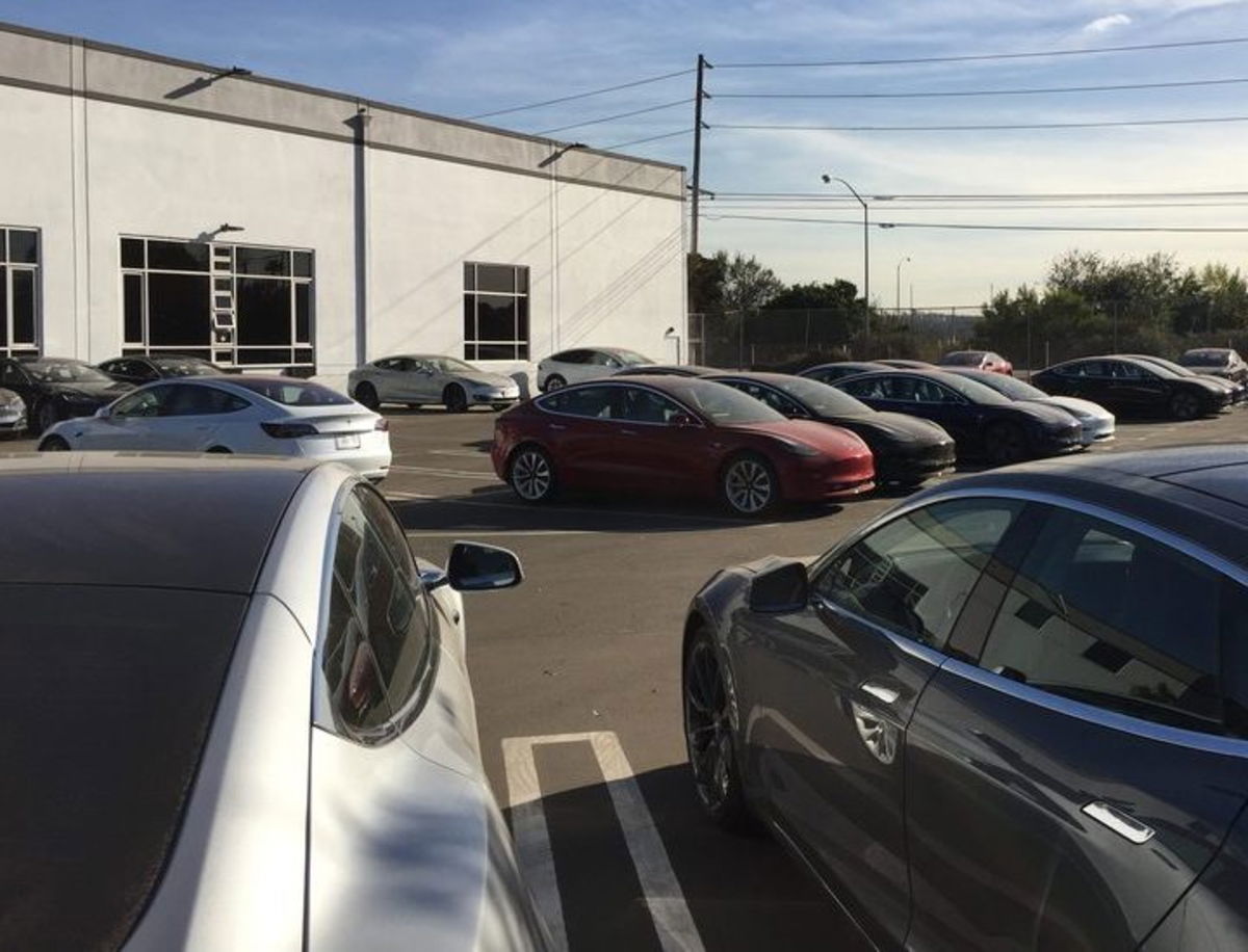 El cuello de botella del Tesla Model 3 se encuentra en el proceso de entrega de vehículos