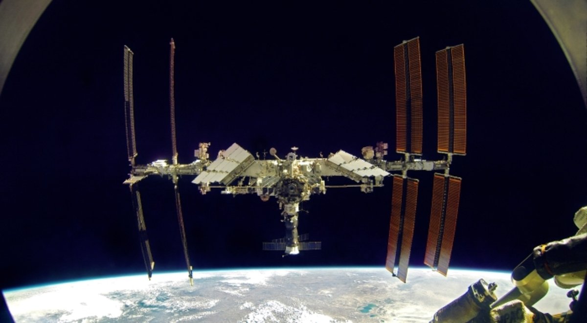 La estación espacial internacional sufre una despresurización, aunque está ya controlada