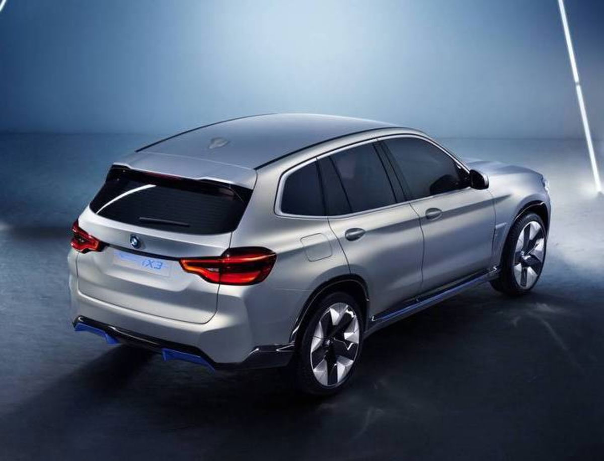 Los planes de BMW pasan por competir con Tesla con el iX3 frente al Model Y