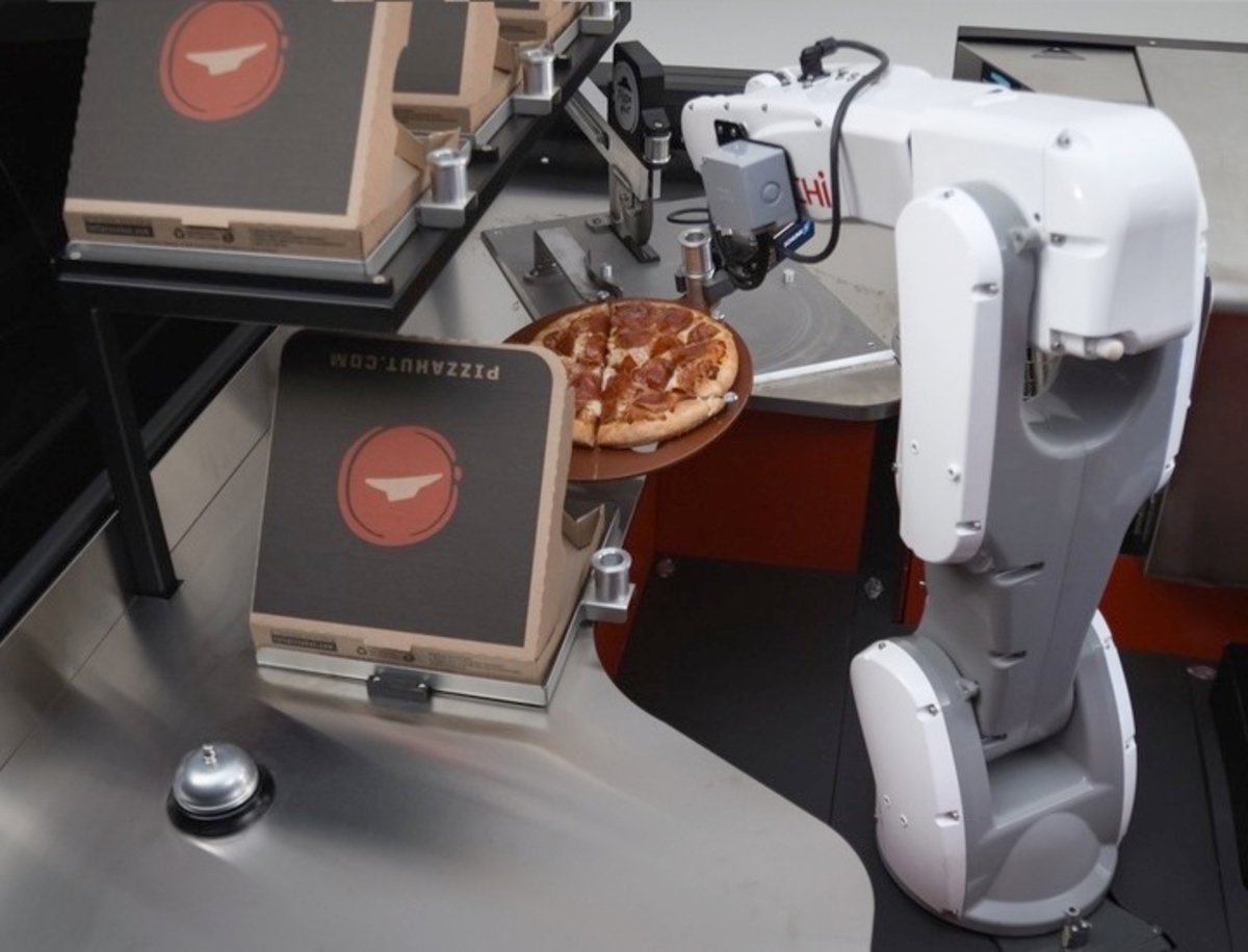 Pizza Hut hará las pizzas que pidas en una camioneta con brazos robóticos