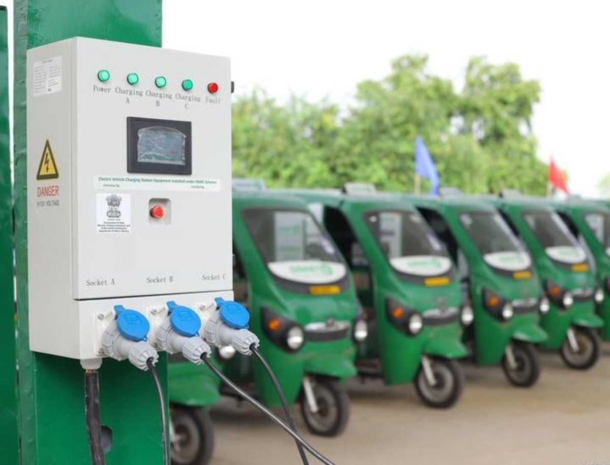 Электромобиль душанбе. Индия электромобили. Charging Stations for Electric cars. Электромобиль в Таджикистане. BVD электромобили.