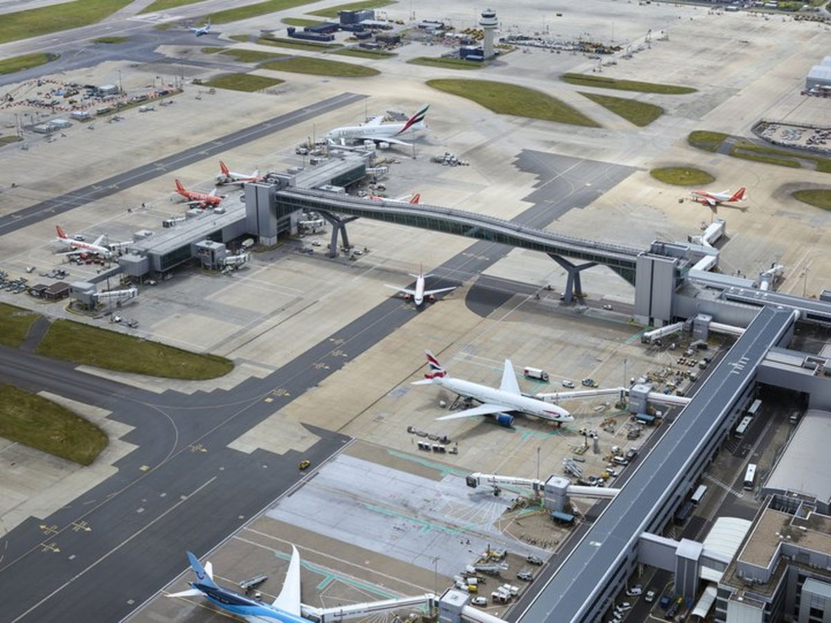 Dos drones provocan la cancelación de los vuelos del aeropuerto londinense de Gatwick