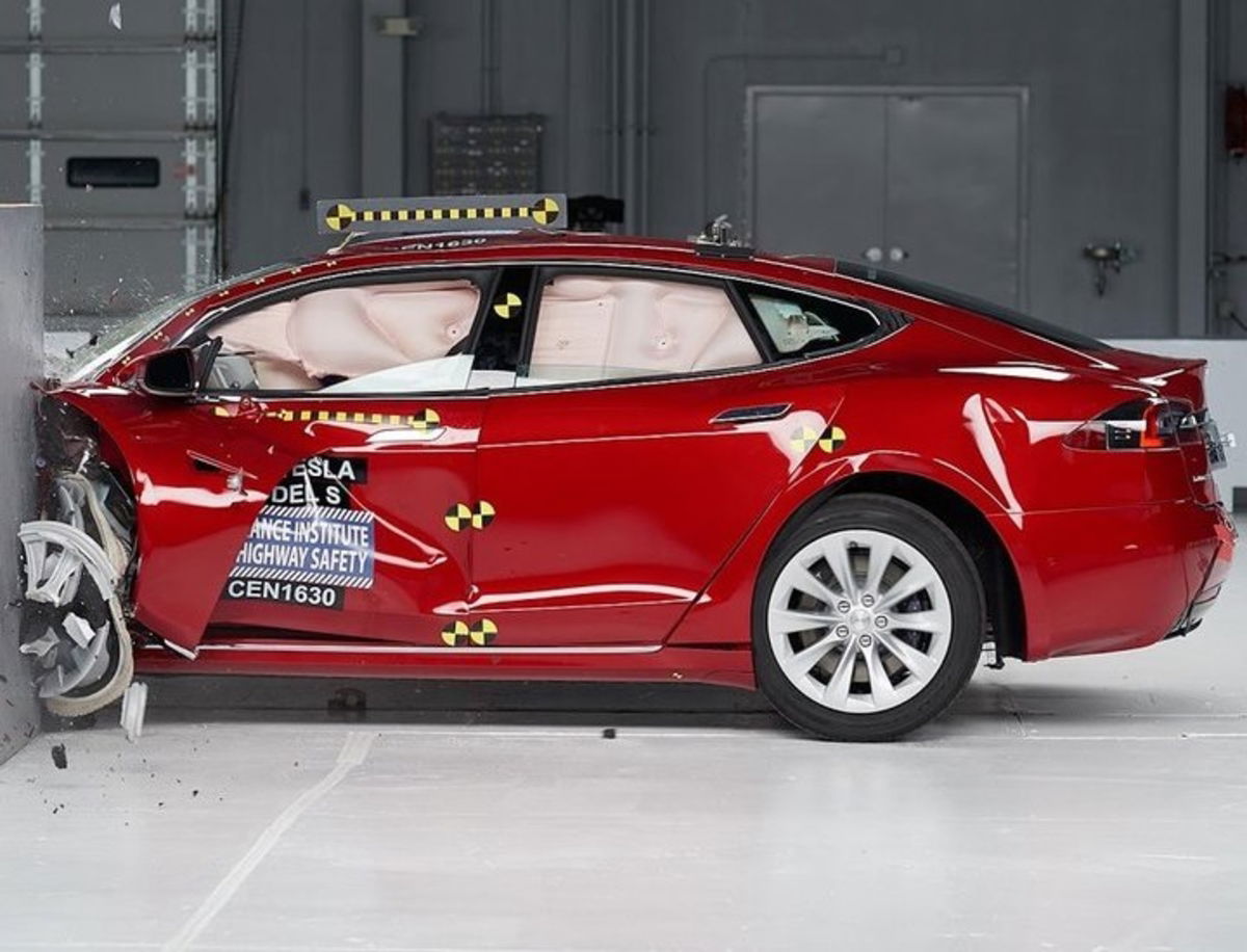 Así es la patente de Tesla para evolucionar el uso del airbag de seguridad