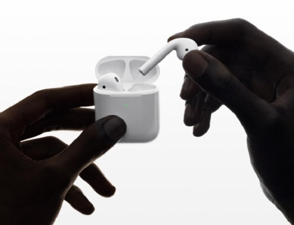 Los nuevos AirPods de Apple llegan con carga inalámbrica, "Oye Siri" y mayor precio