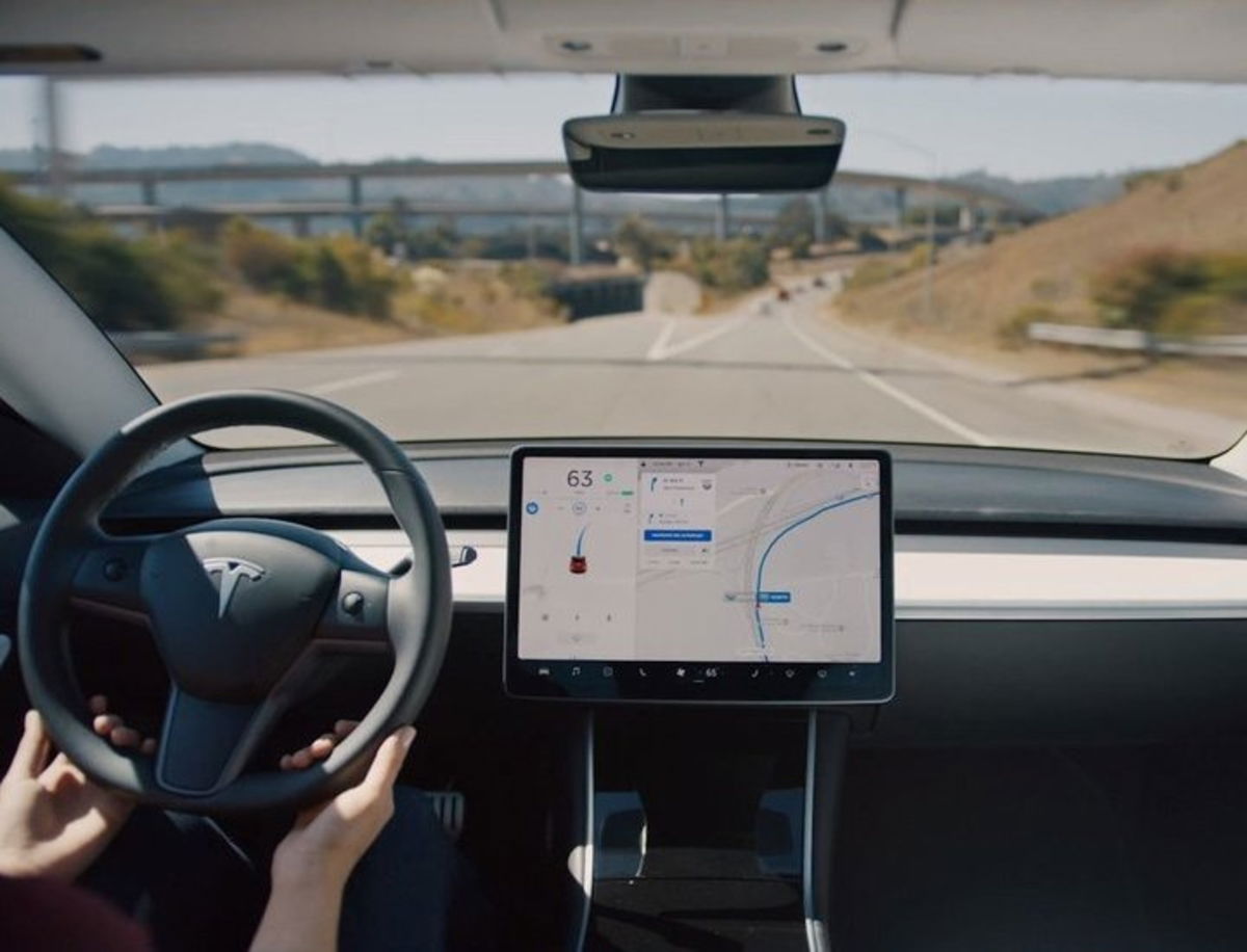 Tesla acusa a la startup Xpeng de robar el código fuente del Autopilot