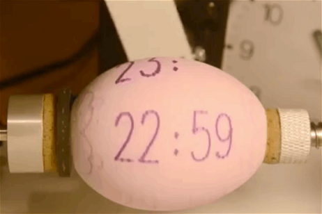 La tecnología sirve para escribir la hora en un huevo