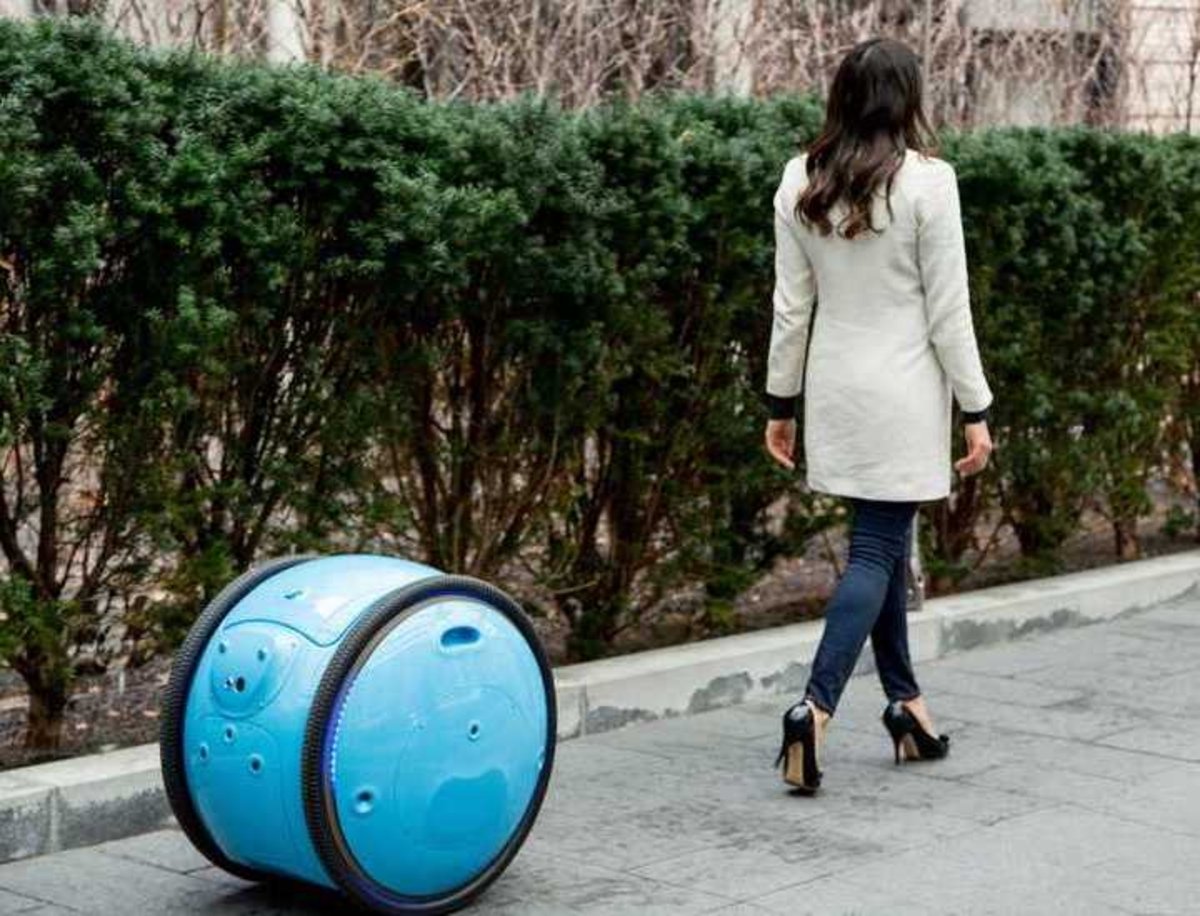 Piaggio Gita, así es el robot que te seguirá mientras lleva tus bolsas de la compra