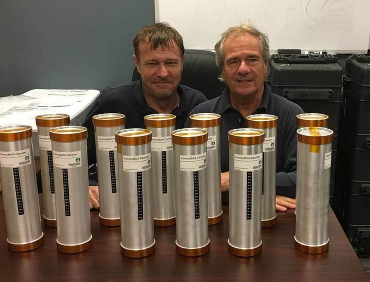 12 botellas de vino están envejecerán en el espacio, cuáles son los motivos