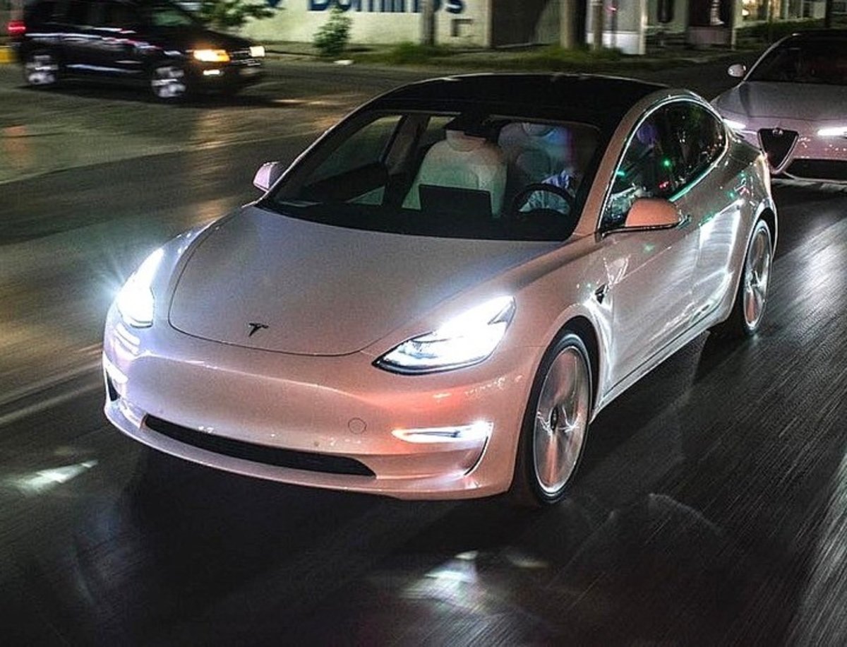 Por qué el Tesla Model 3 es el coche con menos depreciación del mercado