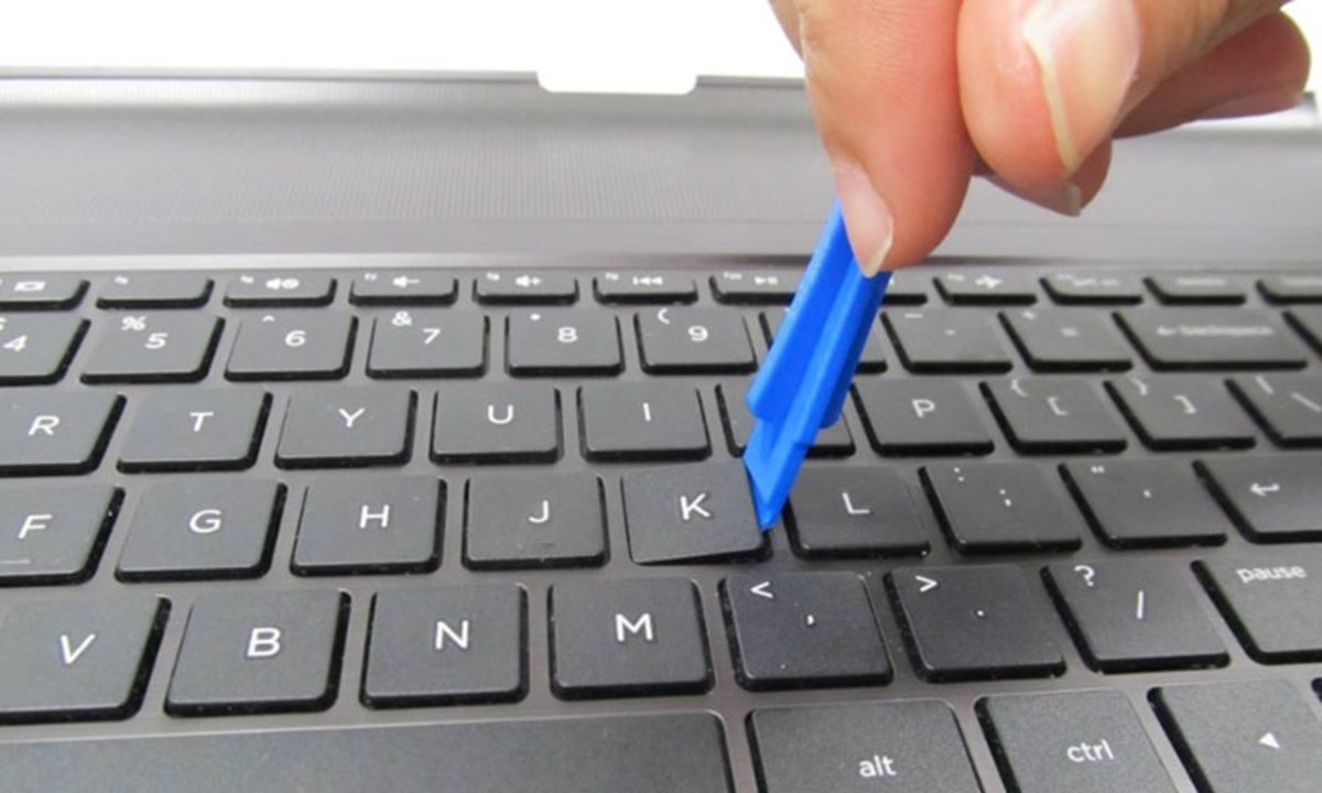 Así de fácil puedes mantener limpio el teclado de tu portátil