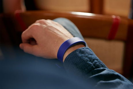 Pulseras que detectan si cumples la distancia social: cómo podría ser la vuelta al trabajo