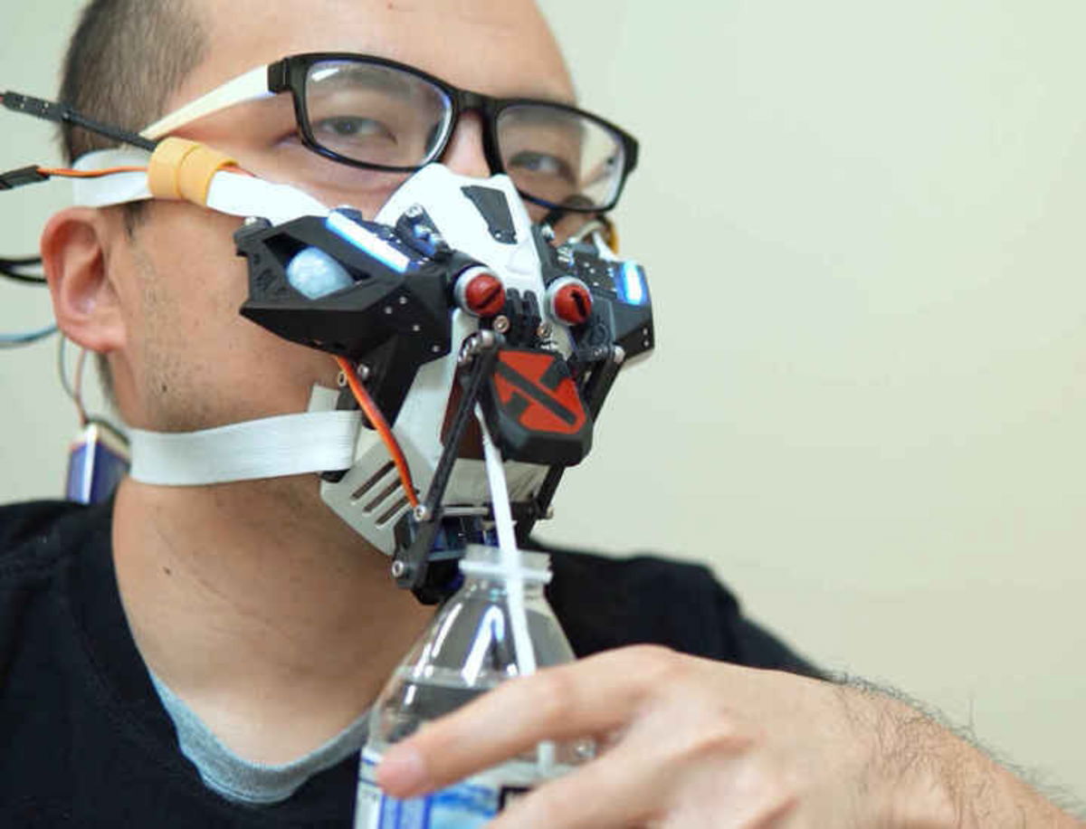 Esta mascarilla se cierra automáticamente ante la presencia de otras personas