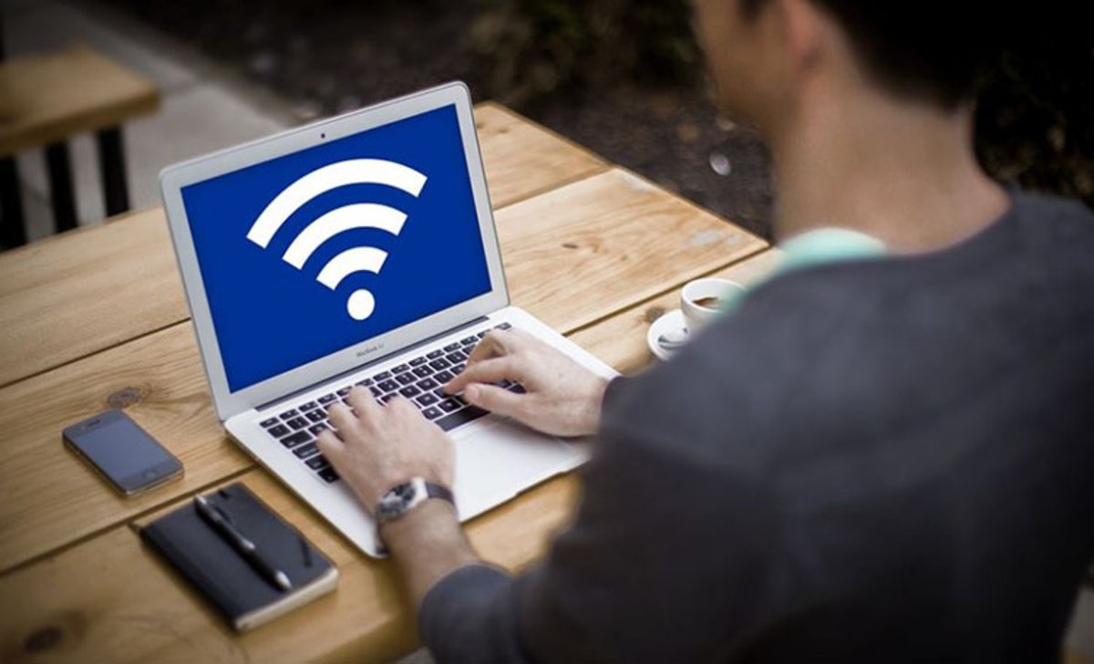 Descubre por qué es peligroso conectarte a una red WiFi pública