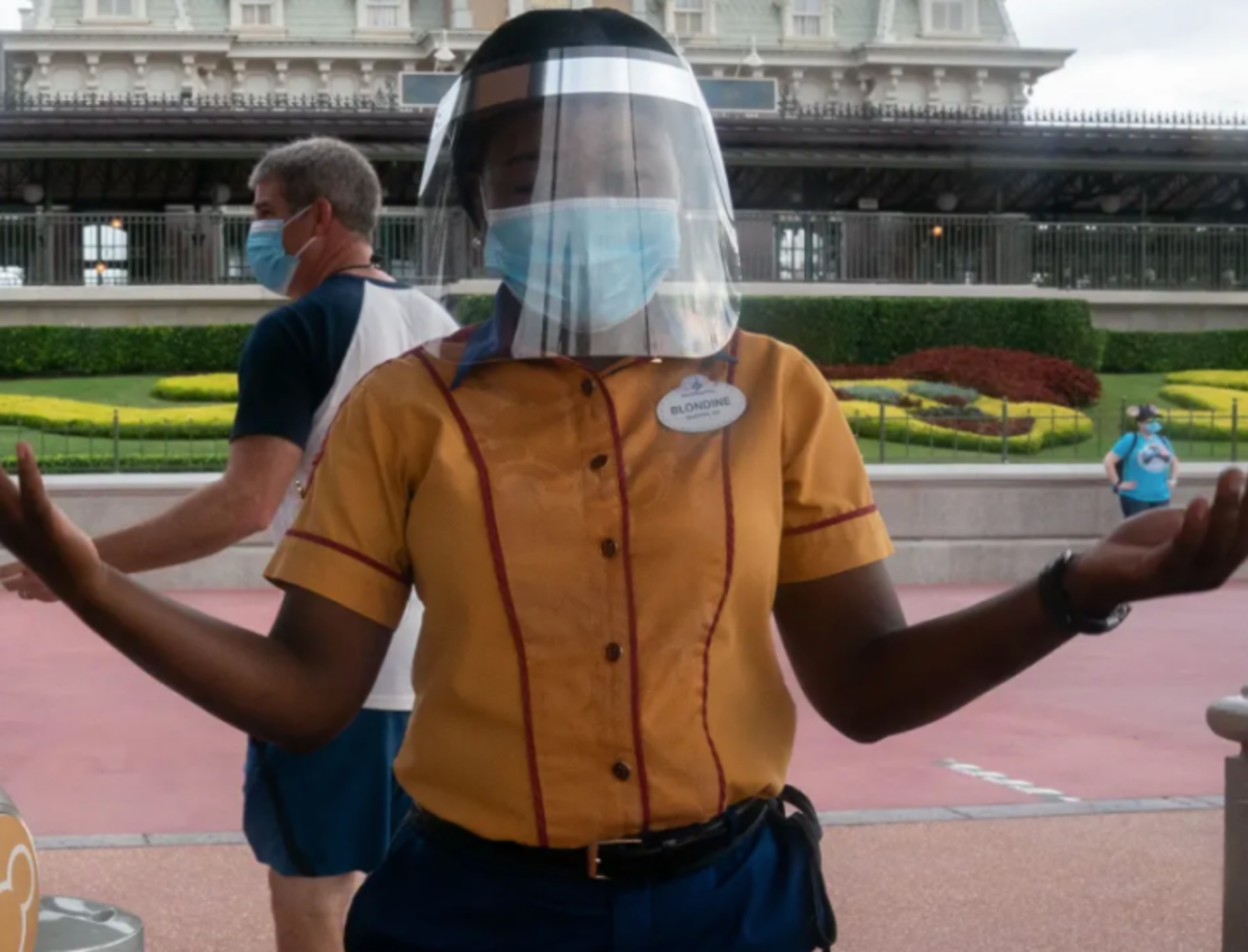 Disney World y la polémica de las mascarillas digitales