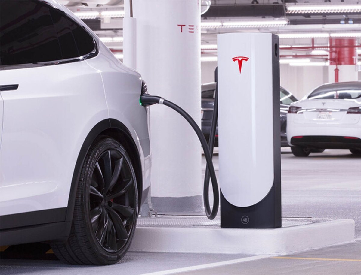 Tesla abre sus Supercharger al resto de usuarios de coches eléctricos con algún inconveniente