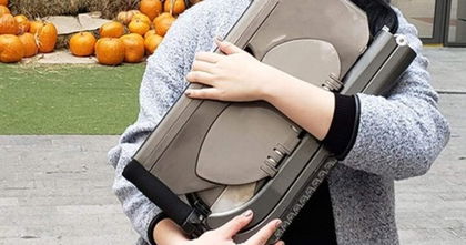 Crean el patinete eléctrico que se puede guardar en una mochila de forma sencilla Crean el patinete eléctrico que se puede guardar en una mochila de forma sencilla
