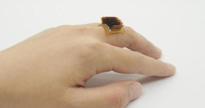 Crean un gadget para el dedo que te permitirá cargar el móvil con el calor de tu cuerpo Crean un gadget para el dedo que te permitirá cargar el móvil con el calor de tu cuerpo