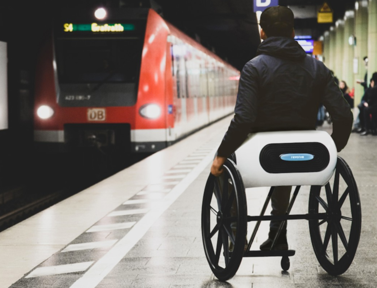 Revolve Air, así es la silla de ruedas del siglo XXI con sistema de plegado automático