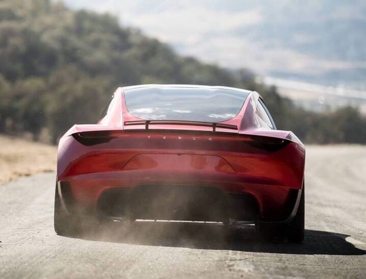 El alocado plan de Elon Musk para hacer que el Tesla Roadster flote en el futuro