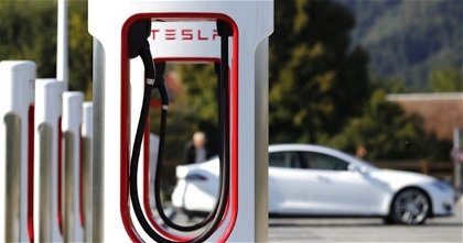 Por qué Tesla está incentivando la carga en las Tesla Supercharger por la noche